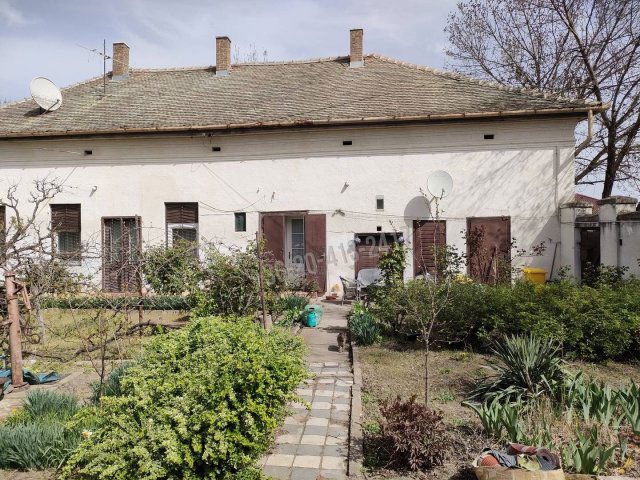 Eladó családi ház, Nagykőrösön, Ádám László utcában