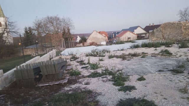Eladó telek, Veszprémfajszon 9.9 M Ft / költözzbe.hu
