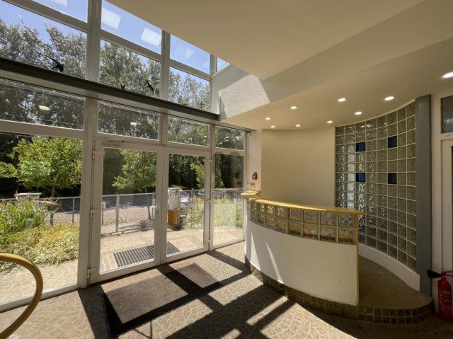 Eladó iroda, Budapesten, XVI. kerületben 649 M Ft