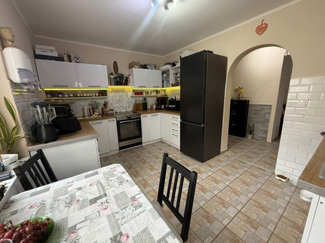 Eladó családi ház, Pusztaszabolcson 104.9 M Ft, 5 szobás