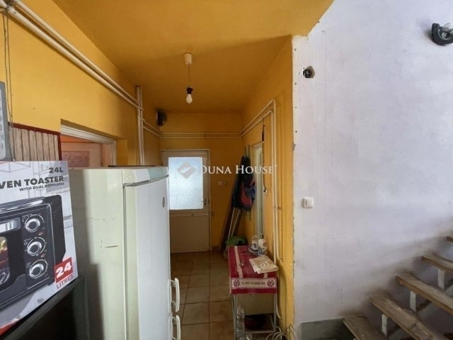 Eladó családi ház, Szegeden 99.5 M Ft, 9 szobás