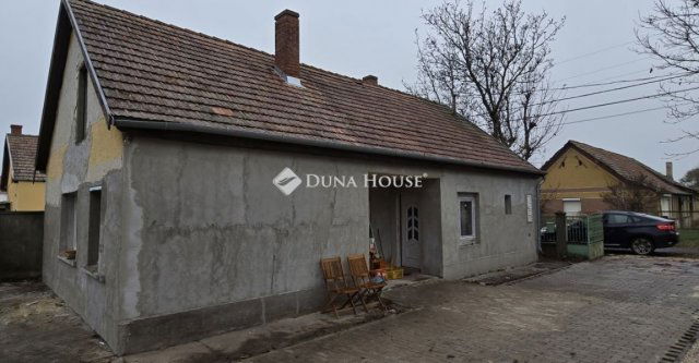 Eladó családi ház, Sárosdon 25 M Ft, 2 szobás