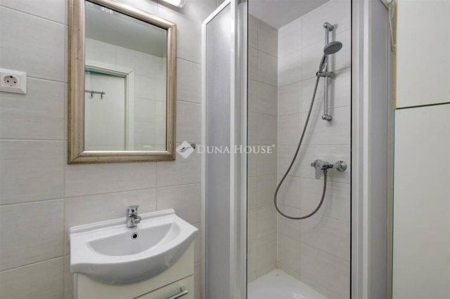 Eladó üzlethelyiség, Budapesten, VI. kerületben 38.412 M Ft