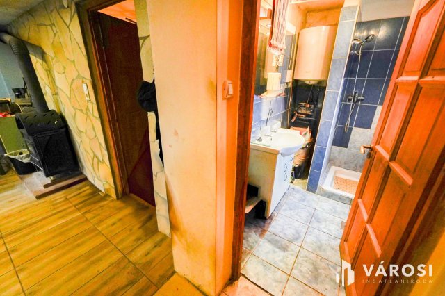 Eladó családi ház, Vácon 39 M Ft, 3 szobás