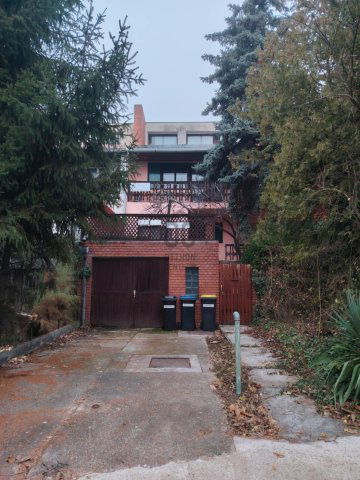 Eladó sorház, Szekszárdon 59.5 M Ft, 6 szobás