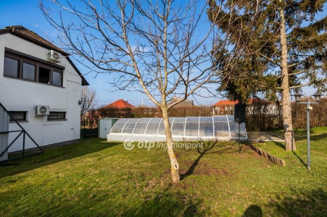 Eladó családi ház, Sümegen 74.99 M Ft, 7+2 szobás