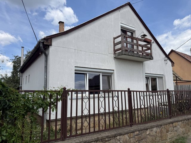 Eladó családi ház, Pomázon 110 M Ft, 4+2 szobás
