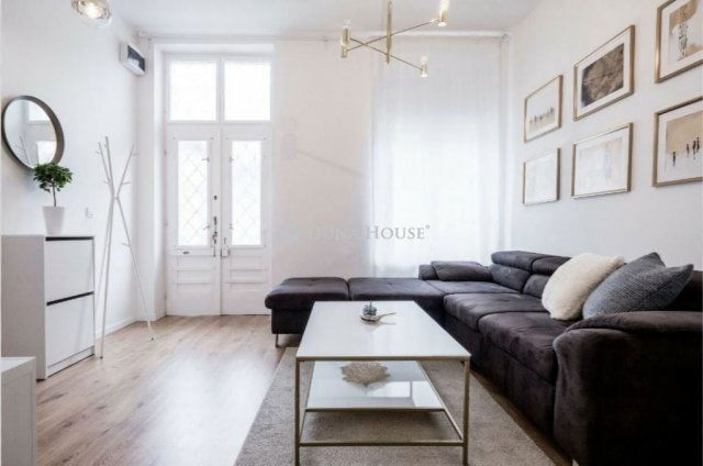 Eladó téglalakás, Budapesten, V. kerületben 114.9 M Ft, 2 szobás