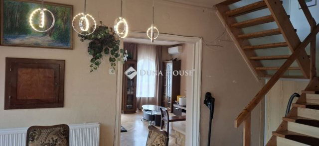 Eladó családi ház, Pécsett 110 M Ft, 2+2 szobás