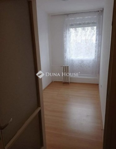 Eladó panellakás, Szentlőrincen 36.5 M Ft, 3 szobás