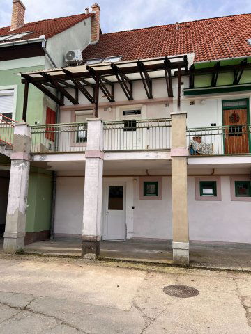 Eladó téglalakás, Mohácson 0.15 M Ft, 2 szobás