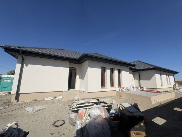 Eladó ikerház, Dunavarsányban 89.9 M Ft, 4 szobás