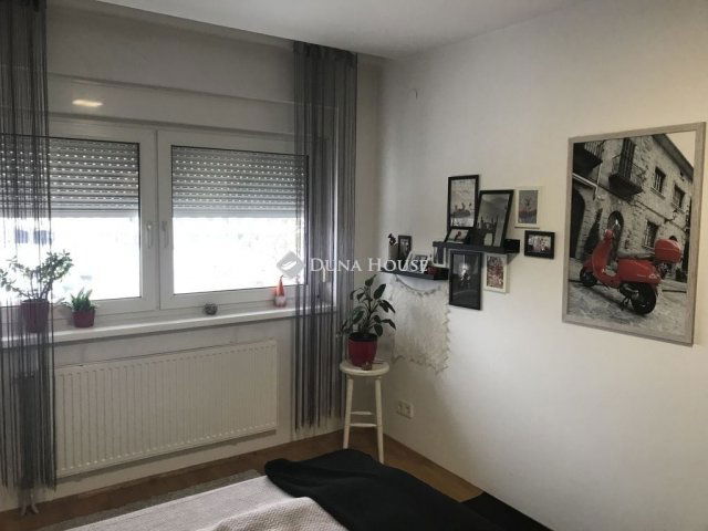 Eladó téglalakás, Székesfehérvárott 72 M Ft, 2+1 szobás