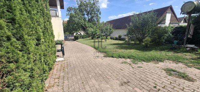 Eladó családi ház, Balatonkenesén 120 M Ft, 7 szobás