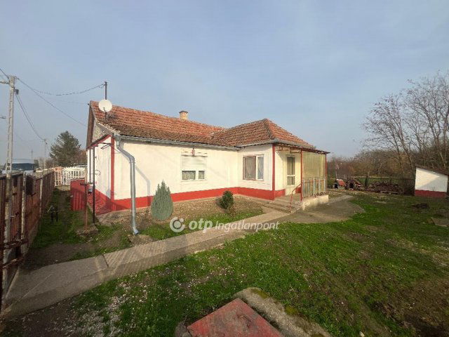 Eladó családi ház, Zsákán 7.9 M Ft, 2 szobás