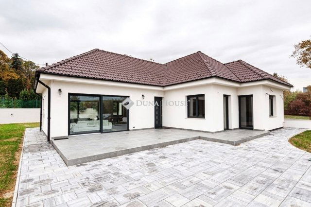 Eladó családi ház, Leányfaluban 164.9 M Ft, 4 szobás