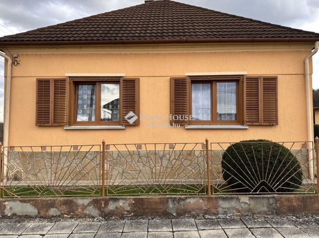 Eladó családi ház, Szentgotthárdon 54.5 M Ft, 4+1 szobás