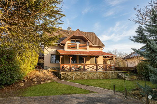 Eladó családi ház, Budaörsön 235 M Ft, 4 szobás