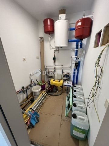 Eladó családi ház, Pécsett 139 M Ft, 4 szobás