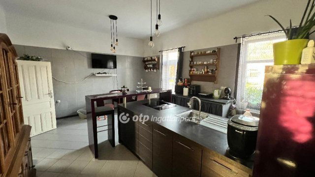 Eladó téglalakás, Pápán 54.9 M Ft, 3+1 szobás