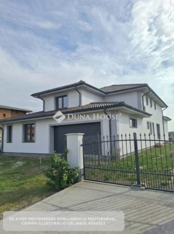 Eladó családi ház, Mohácson 54.99 M Ft, 8 szobás