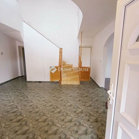 Eladó családi ház, Sándorfalván 110 M Ft, 4 szobás