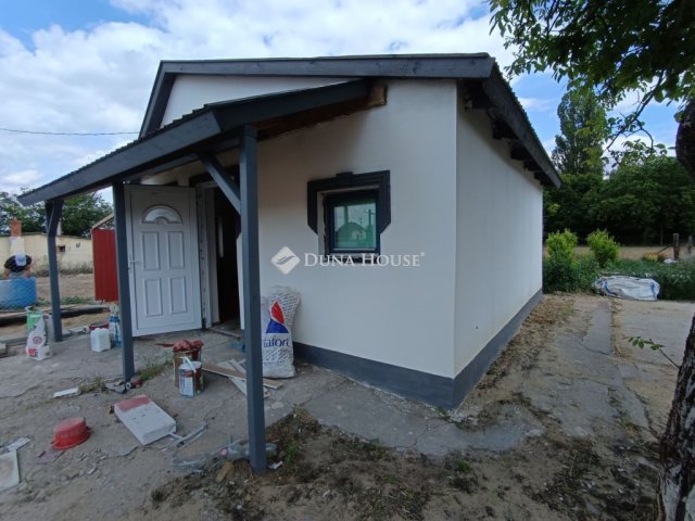Eladó családi ház, Tápiószentmártonon 12.9 M Ft, 2 szobás