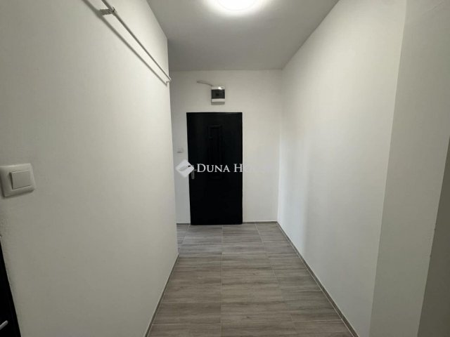 Eladó panellakás, Pécsett, Páfrány utcában 50 M Ft, 2 szobás