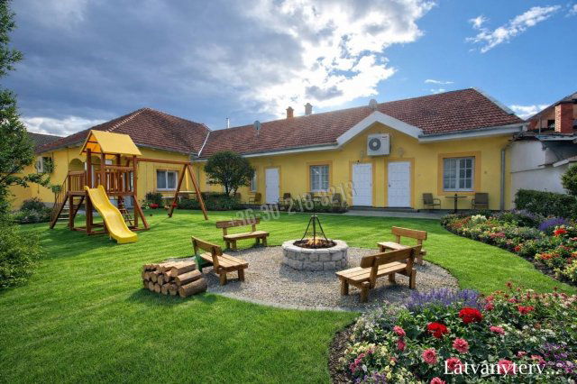 Eladó családi ház, Egerben 129 M Ft, 6 szobás