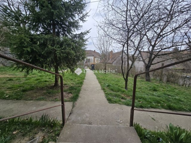 Eladó családi ház, Mecsekpölöskén 34.99 M Ft, 2 szobás