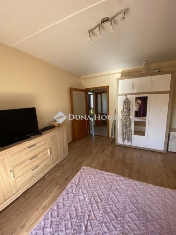 Eladó panellakás, Pécsett 42.4 M Ft, 2 szobás