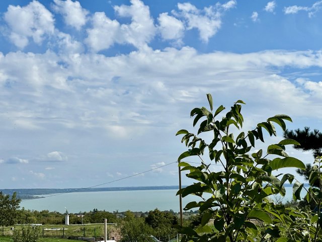 Eladó családi ház, Balatonalmádiban 110 M Ft, 4 szobás