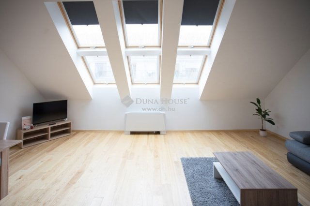 Eladó téglalakás, Budapesten, VII. kerületben 139 M Ft, 3 szobás