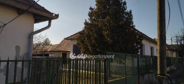 Eladó családi ház, Tápióságon 29.9 M Ft, 3+1 szobás
