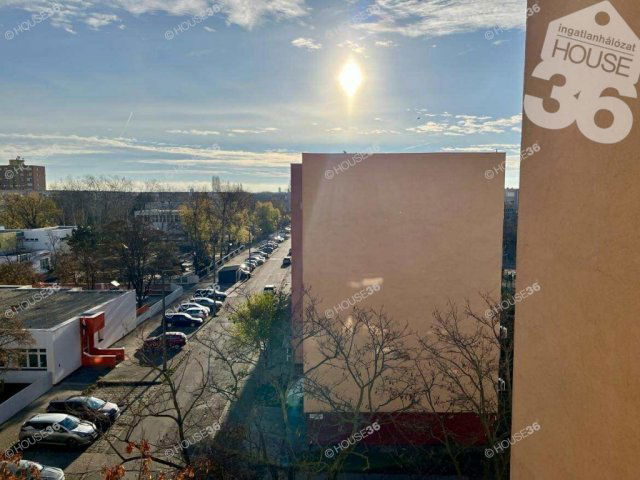 Eladó panellakás, Kecskeméten 43.9 M Ft, 3 szobás