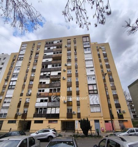 Eladó panellakás, Pécsett 35 M Ft, 1+1 szobás