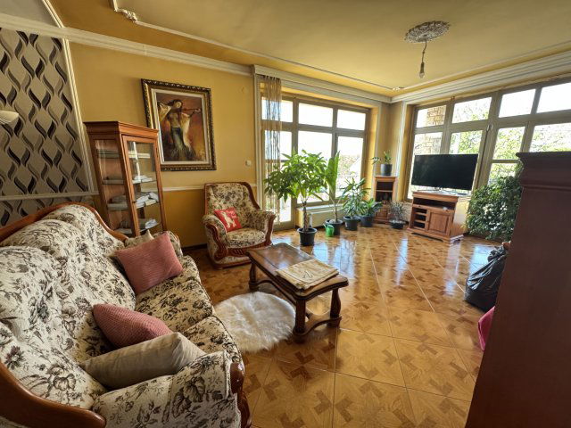 Eladó családi ház, Gödöllőn 350 M Ft, 6 szobás