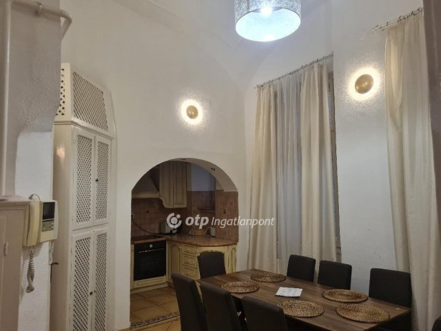 Eladó téglalakás, Budapesten, V. kerületben 109 M Ft, 2 szobás