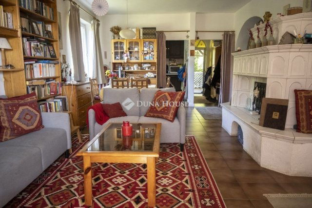 Eladó családi ház, Nagykovácsiban 149.9 M Ft, 8 szobás