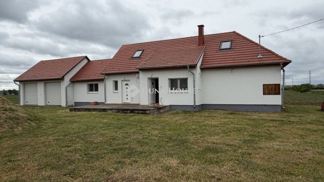 Eladó családi ház, Mesterin 48.5 M Ft, 3 szobás