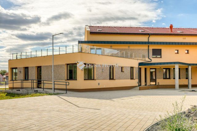 Eladó téglalakás, Mórahalmon 39.332 M Ft, 1 szobás