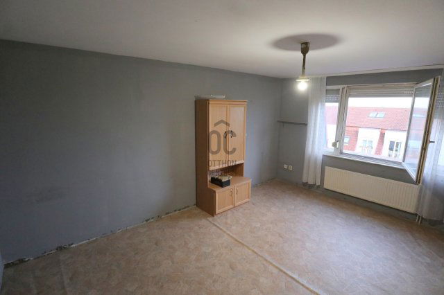 Eladó panellakás, Kecskeméten 36.99 M Ft, 3 szobás