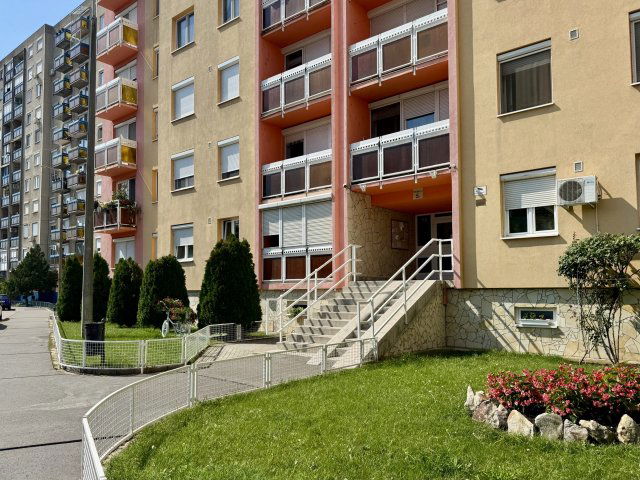 Eladó panellakás, Szolnokon 24.9 M Ft, 2 szobás