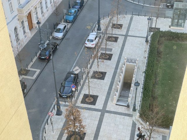 Eladó téglalakás, Budapesten, V. kerületben, József nádor téren