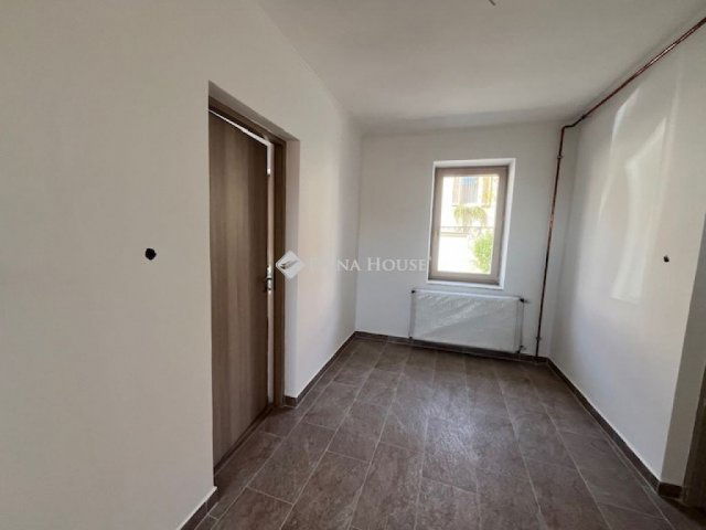 Eladó téglalakás, Pécsett 69.9 M Ft, 4 szobás