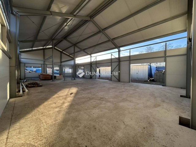 Eladó ipari ingatlan, Üllőn 165 M Ft / költözzbe.hu