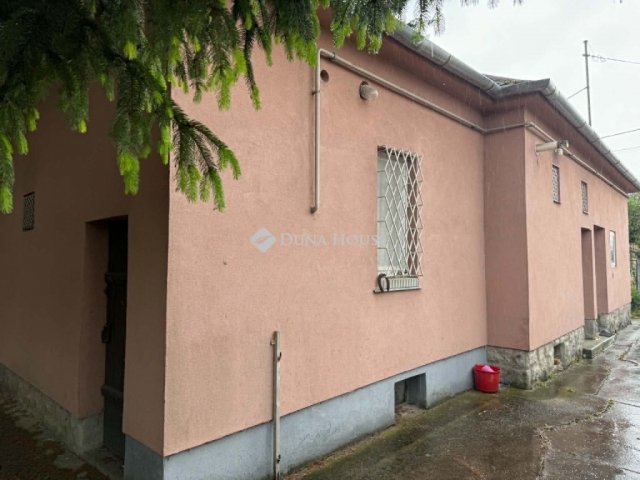 Eladó családi ház, Esztergomban 80 M Ft, 4 szobás