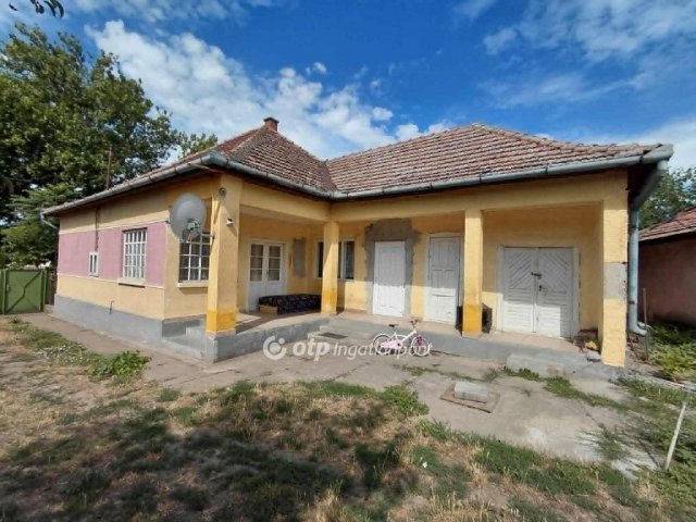 Eladó családi ház, Erdőtelken 20 M Ft, 2 szobás
