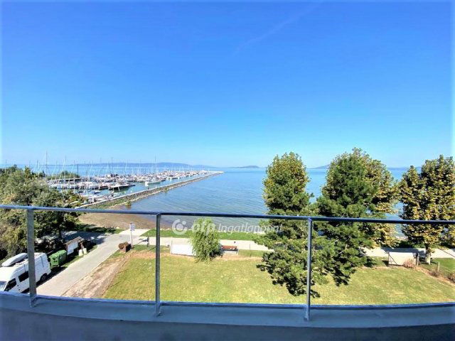 Eladó nyaraló, Balatonfenyvesen 135.05 M Ft, 2 szobás