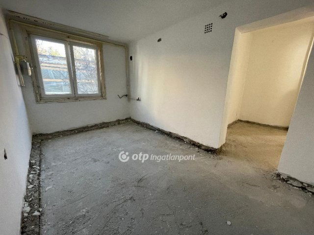 Eladó családi ház, Budapesten, III. kerületben 90.6 M Ft